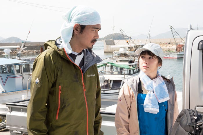 (左から)小澤征悦、貫地谷しほり(C)やまさき十三・北見けんいち・小学館/テレビ東京/松竹