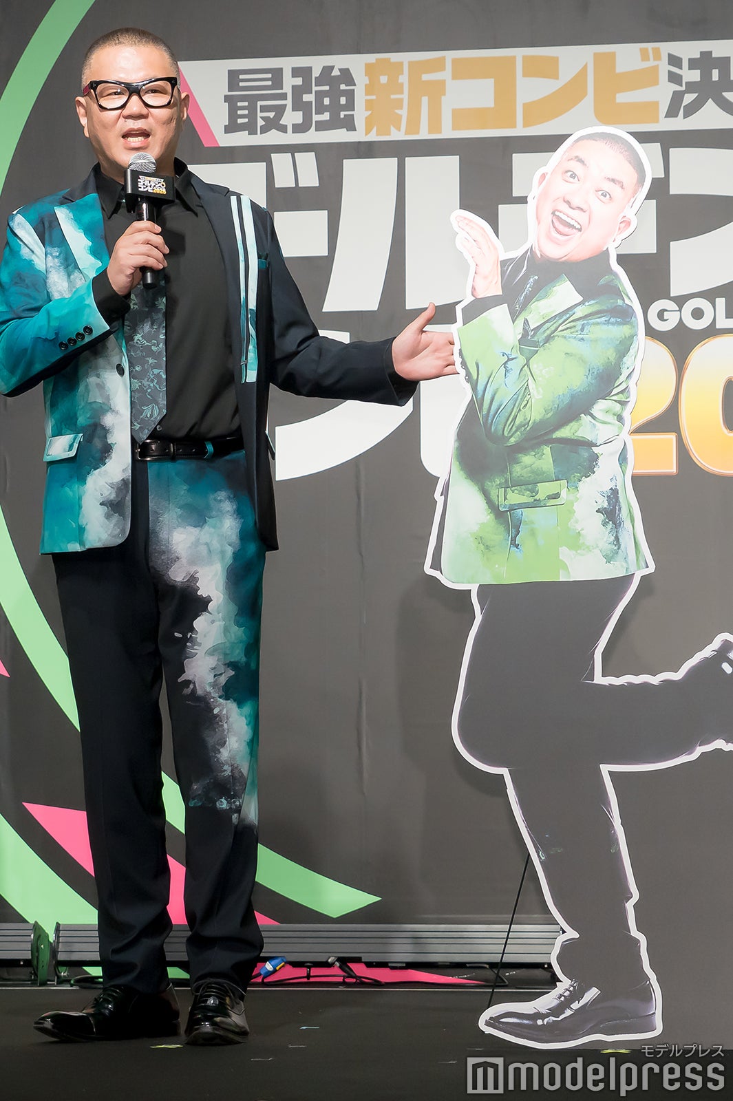 長谷川忍、パネルで登場したチョコレートプラネット松尾駿（C）モデルプレス