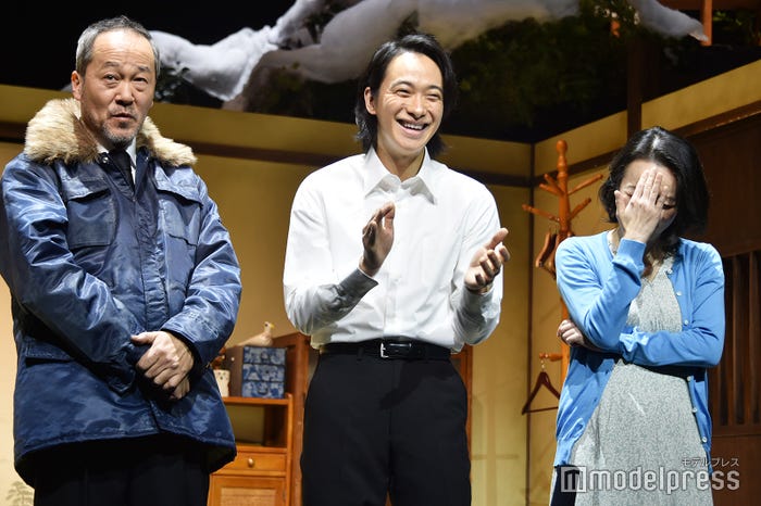 高いチョコレートを渡せばよかったと後悔する高橋由美子に笑う戸塚祥太(C)モデルプレス