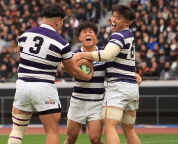 明大が7大会ぶり14度目V 宿命のライバル・早大の攻撃を封じる 平主将は言葉を詰まらせる 4万3489人のMUFG国立が大歓声【全国大学ラグビー選手権】