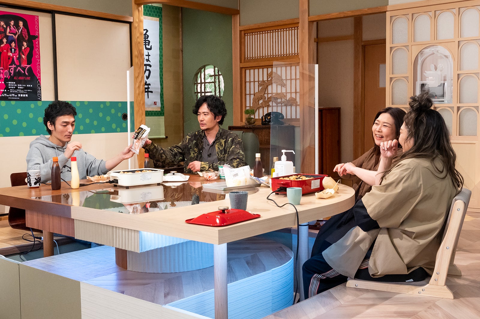 草なぎ剛、稲垣吾郎、海原やすよ、海原ともこ（C）読売テレビ