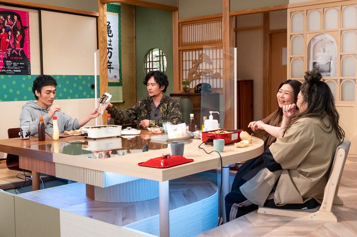 草なぎ剛、稲垣吾郎、海原やすよ、海原ともこ(C)読売テレビ