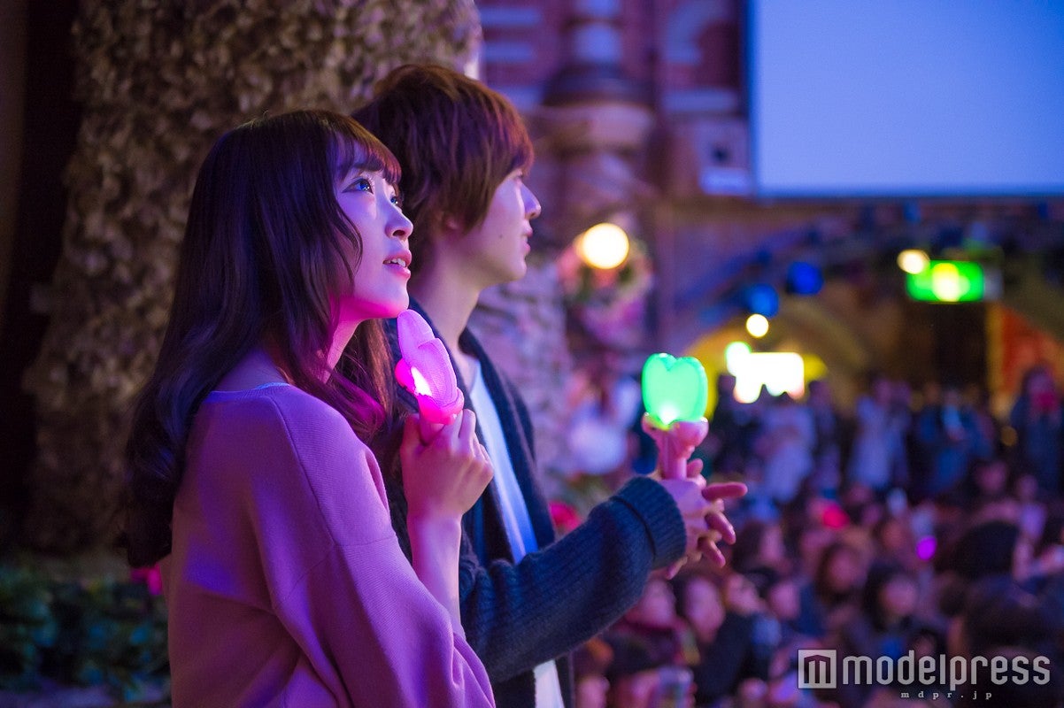 美しくロマンチックなショーにうっとり／モデル：かえで、笹森裕貴（C）モデルプレス