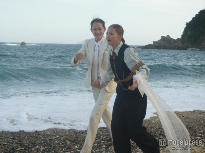 土屋アンナ、冨永愛（C）テレビ朝日