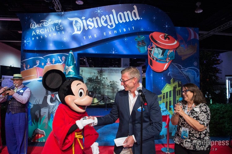 ミッキーも駆けつけた（C）Disney