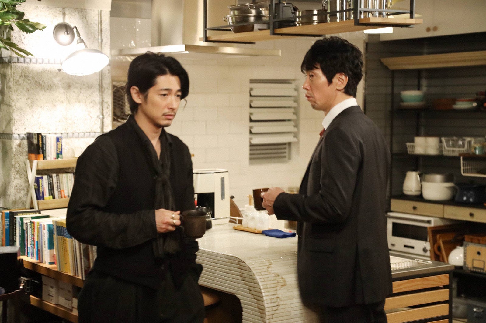 ディーン・フジオカ、佐々木蔵之介／「シャーロック」第4話より（C）フジテレビ