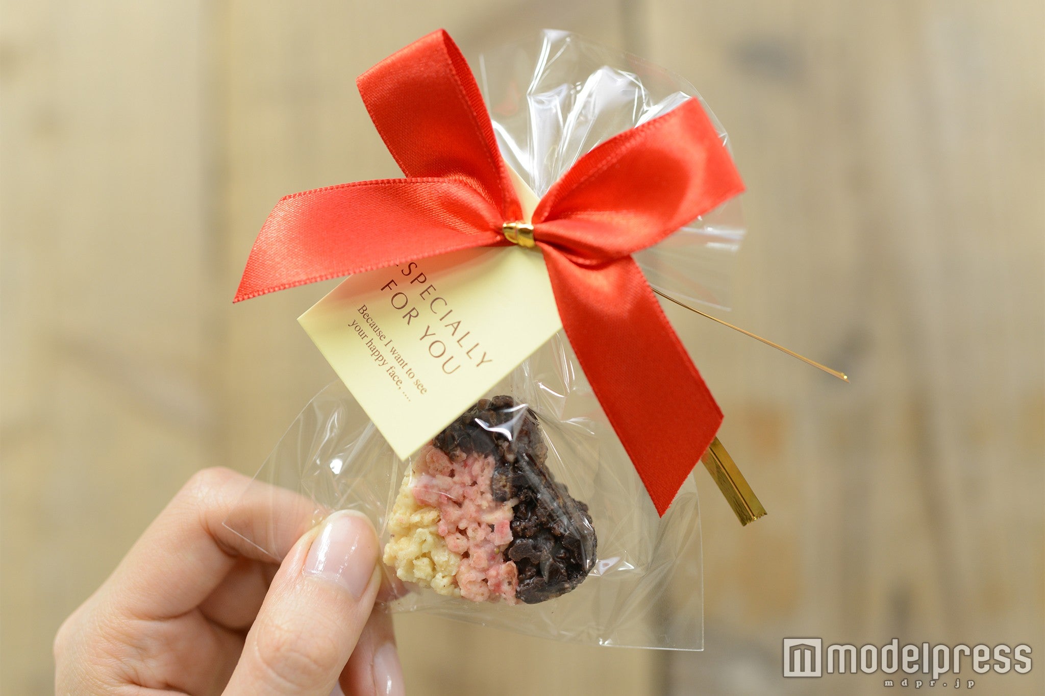 ラッピング付き※リボンは別売り（C）モデルプレス