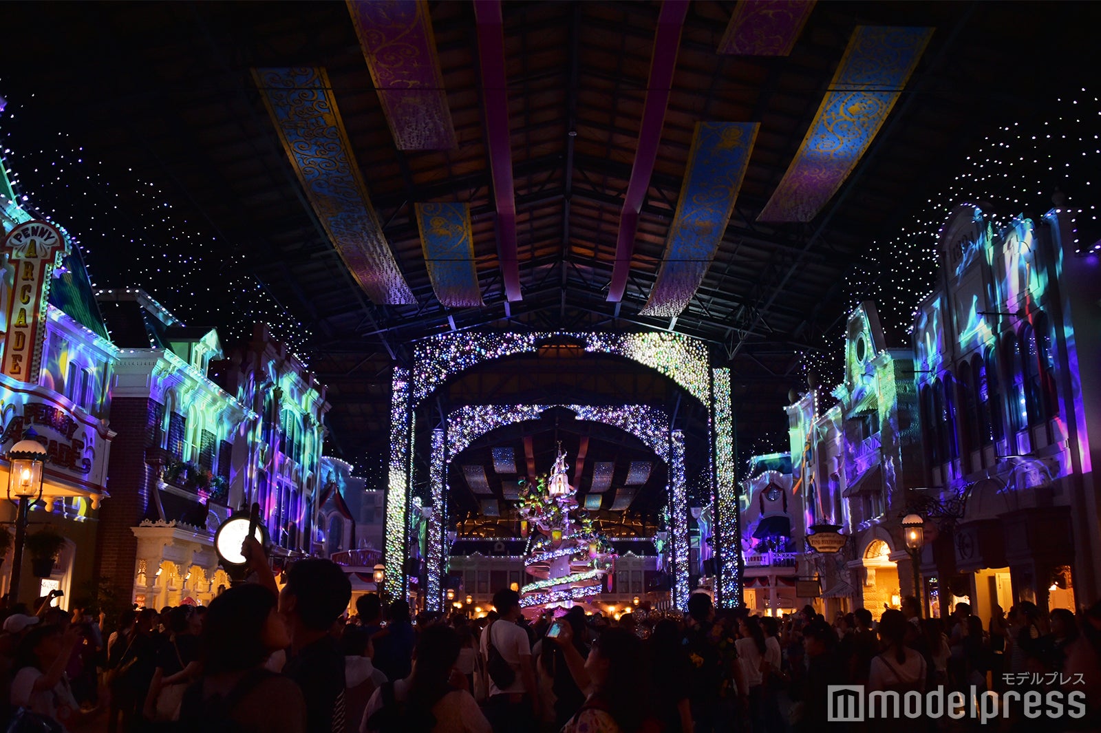 「セレブレーションストリート」ハロウィーンバージョン（C）モデルプレス（C）Disney