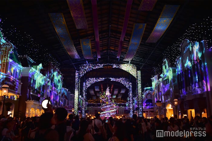 「セレブレーションストリート」ハロウィーンバージョン(C)モデルプレス(C)Disney