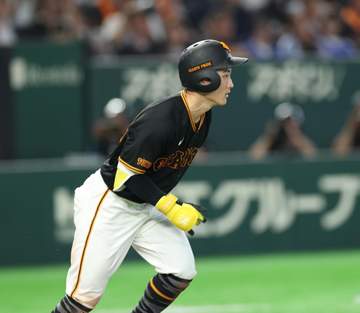 巨人・浦田が「危険スイング」で警告 ルール適用後初 バットが手から離れる 球審「すっぽ抜けました」と説明 場内どよめく