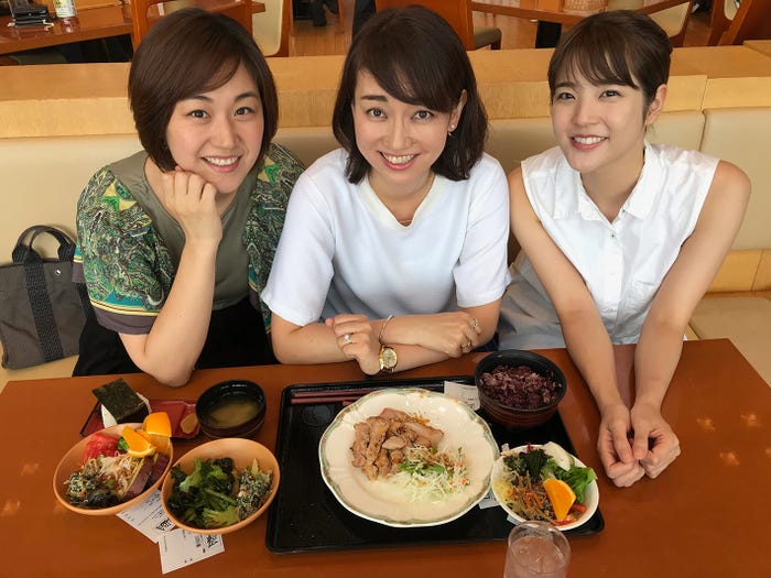 石本沙織アナ、戸部洋子アナ、久代萌美アナ(提供写真)