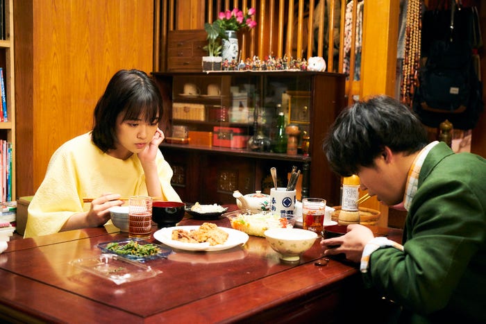 大原櫻子、矢本悠馬/「びしょ濡れ探偵 水野羽衣」第1話より(C)テレビ東京