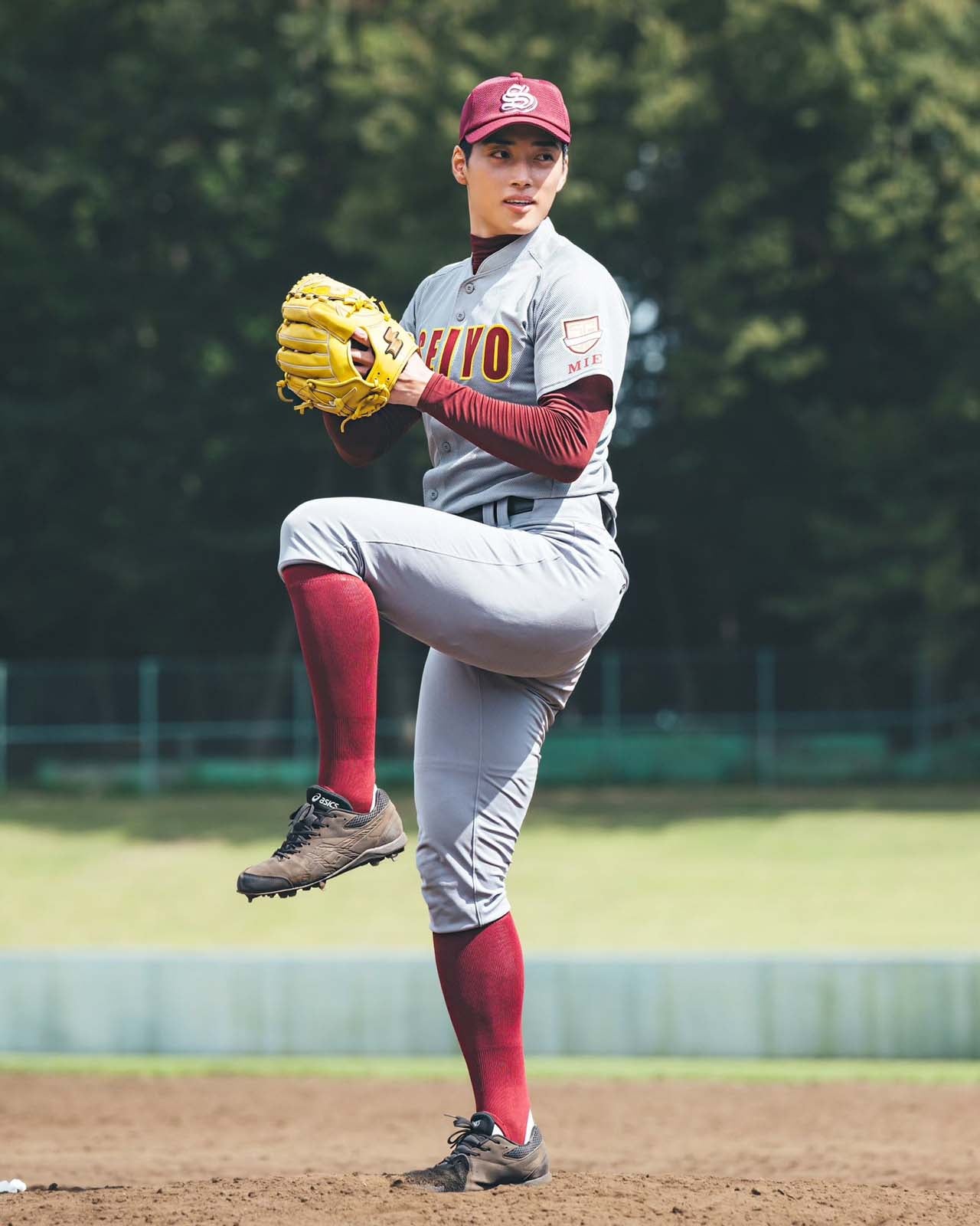 下剋上球児　ジャンバー TBSドラマ「下剋上球児」に出演した元阪神・鳥谷敬氏（中央