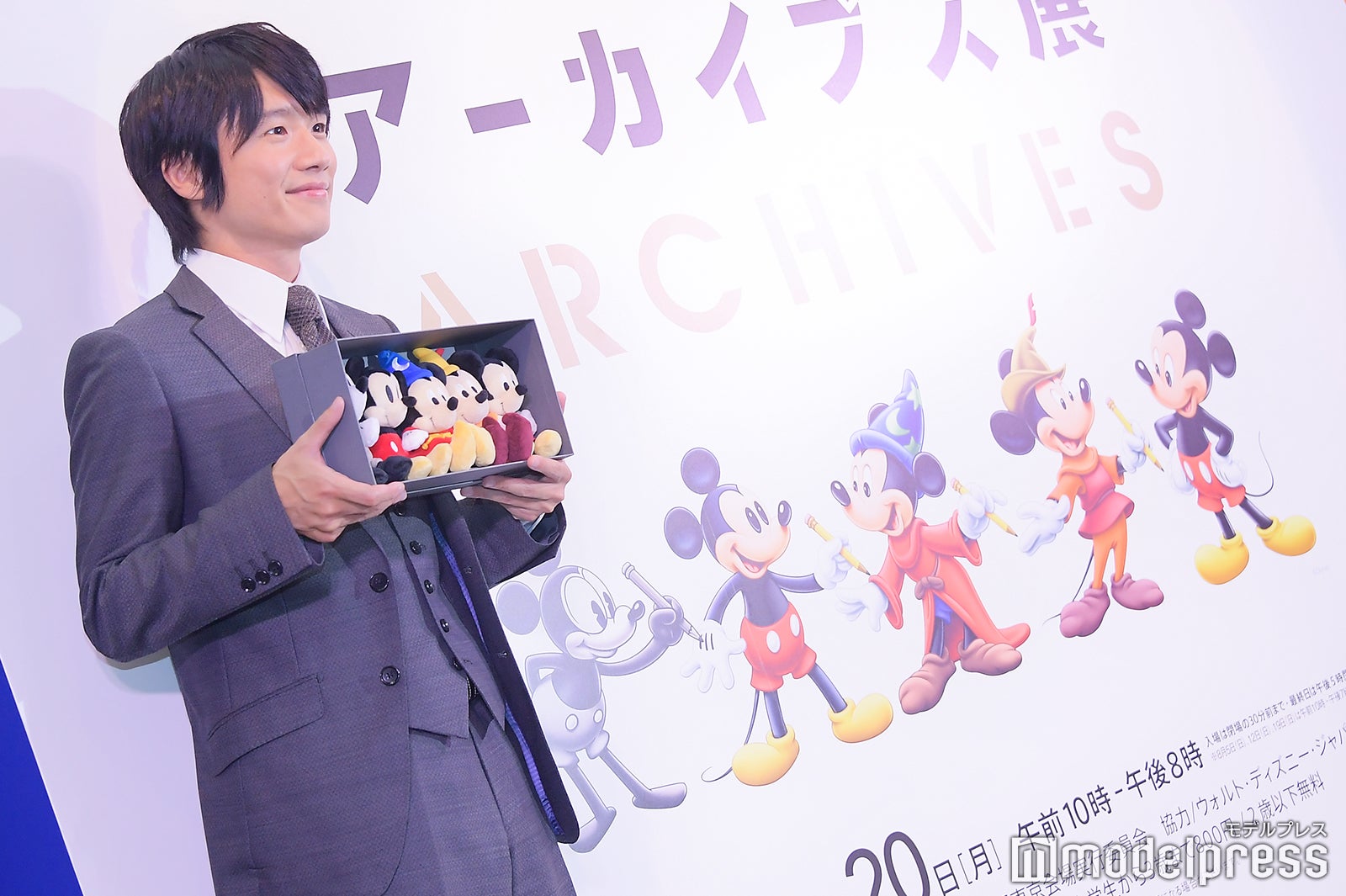 パネルのミッキーと被らないよう、立ち位置をずれるように提案され「僕もそれがいいと思ってたんですよ！」と嬉しそうな風間俊介（C）モデルプレス