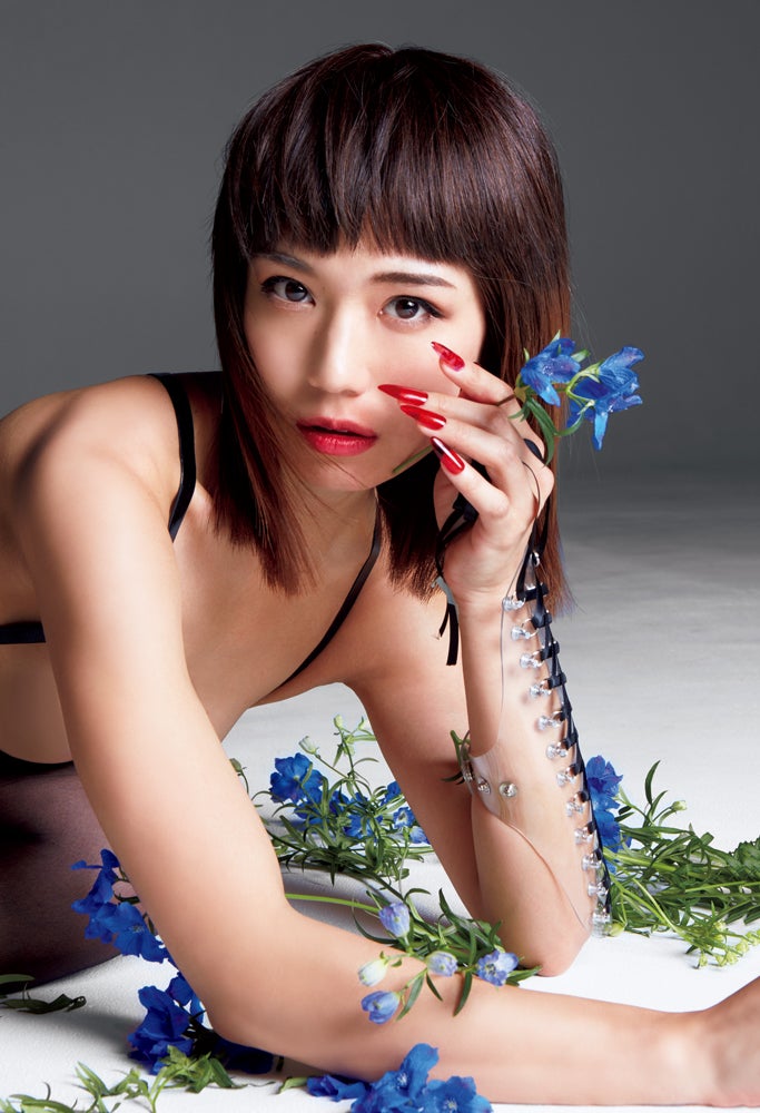 藤木由貴の見たことない顔 “史上最強にかわいいレースクイーン”新境地セクシー撮