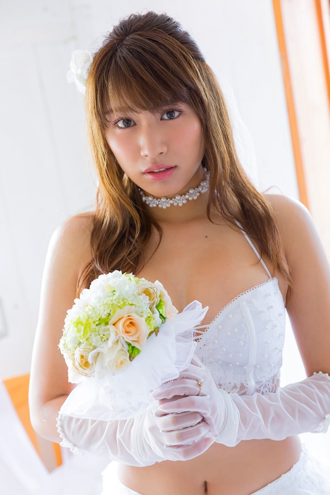 久松郁実、恥じらうSEXY姿で魅せる “王道”で美ボディ披露