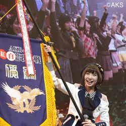 「第2回 AKB48 紅白対抗歌合戦」紅組のキャプテンを務めた篠田麻里子（C）AKS