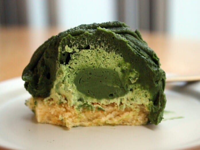 ガナッシュはゆっくりと溶けていくので、じっくりと抹茶を感じられます