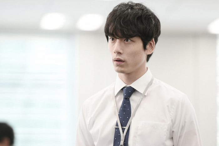 坂口健太郎/「婚姻届に判を捺しただけですが」第3話より(C)TBS