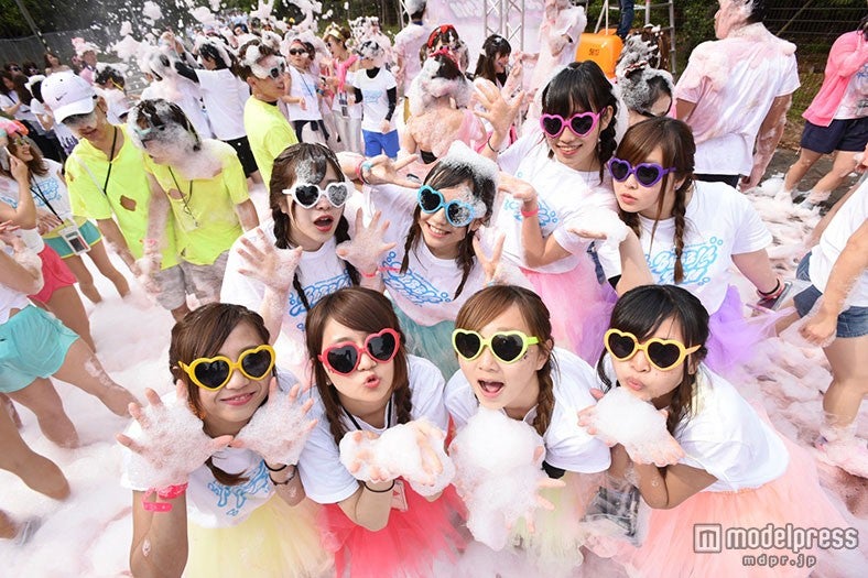 バブルラン、関東で開催決定　泡まみれダンスパーティーも※「バブルラン2015 in千葉」の様子／画像提供：バブルラン【モデルプレス】