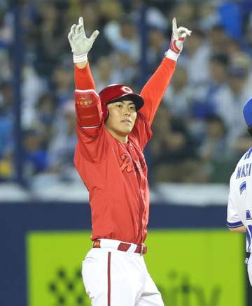 広島が九回劇的逆転勝ち！あとアウト2つから押し出し四球で同点→代打・佐藤啓が決勝2点適時打