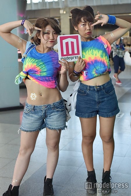 アリアナ グランデのキュートな魅力に夢中 華やかファッションでサマソニ彩る Summer Sonic 15来場者スナップ モデルプレス