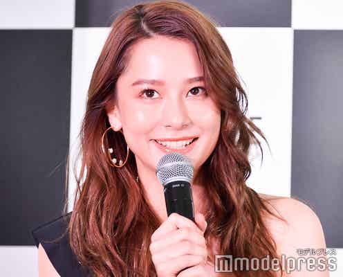 Niki、美ウエストあらわな衣装で登壇 スタイルキープの秘訣語る