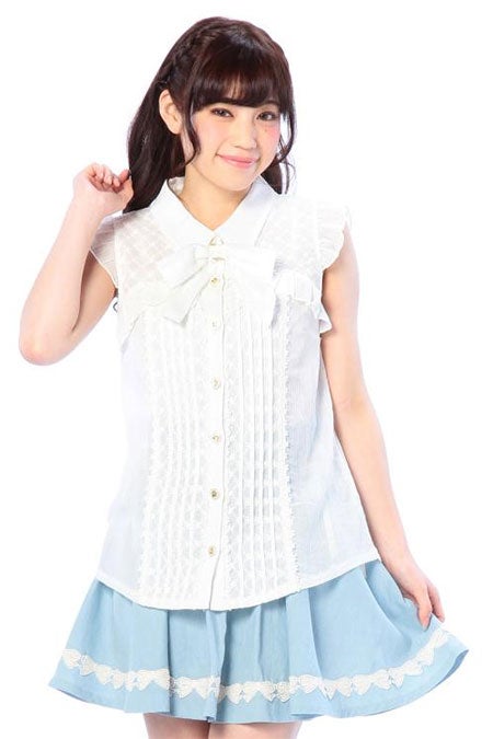 コットンリボン付きシャツ「LIZ LISA」7,452円（税込）