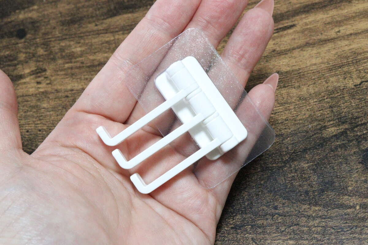 セリアの便利な可動式3連フック