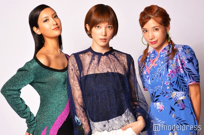 左から:菜々緒、本田翼、仲里依紗 (C)モデルプレス