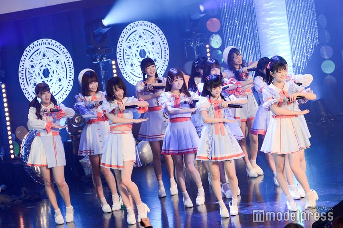 =LOVE (C)モデルプレス