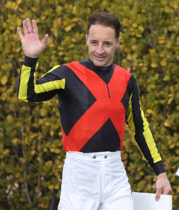 ルメールが26年騎乗初日に4鞍目で初勝利！ 「今年もよろしくお願いしますってね」