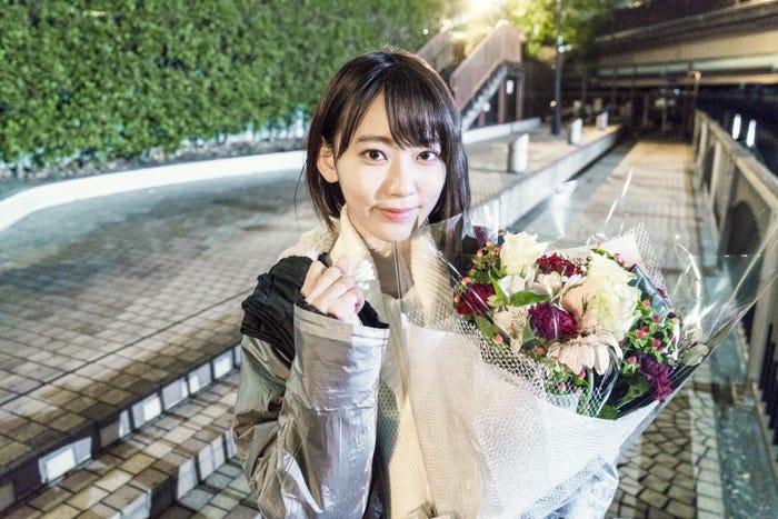 宮脇咲良(C)「キャバすか学園」製作委員会