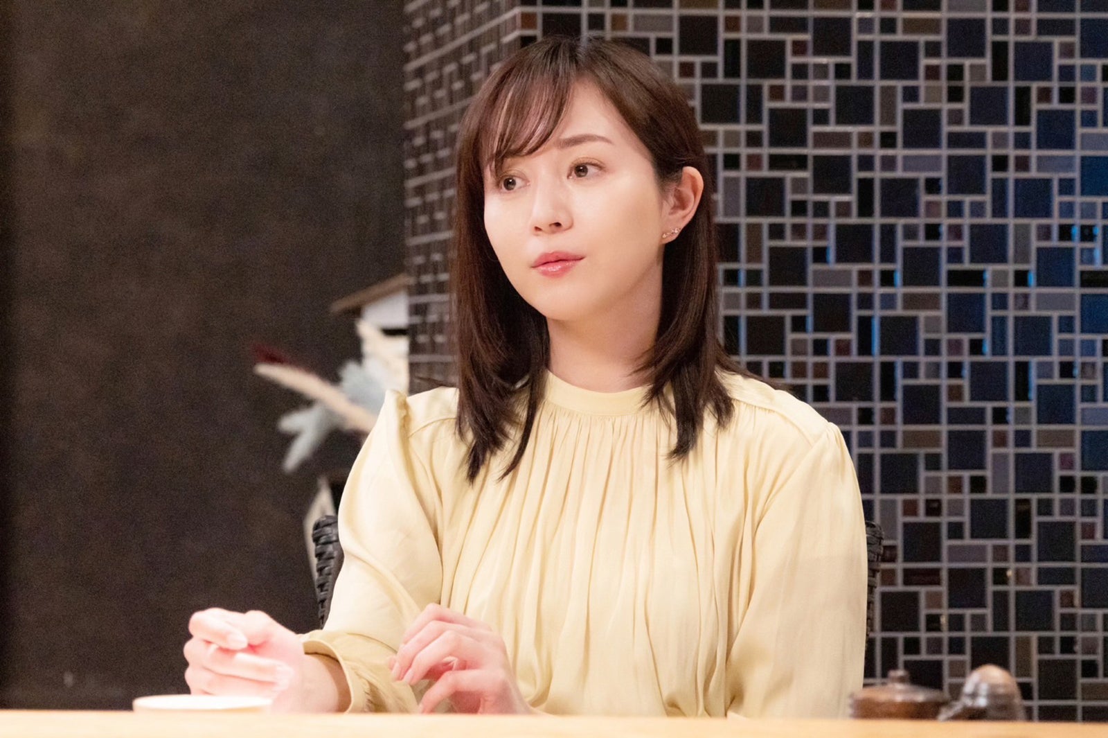 比嘉愛未「ケイジとケンジ、時々ハンジ。」第4話より（C）テレビ朝日