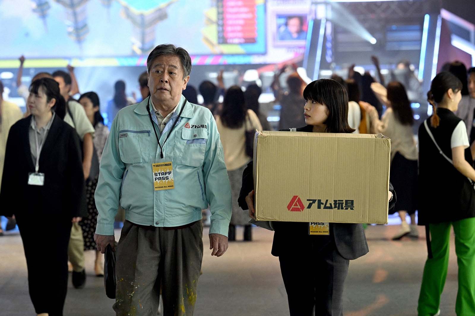 風間杜夫、岸井ゆきの「アトムの童」第1話より（C）TBS