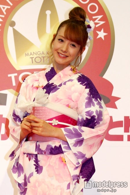 「AKIBAで探す『まんが王国とっとり』」オープニングセレモニーに登壇したトリンドル玲奈