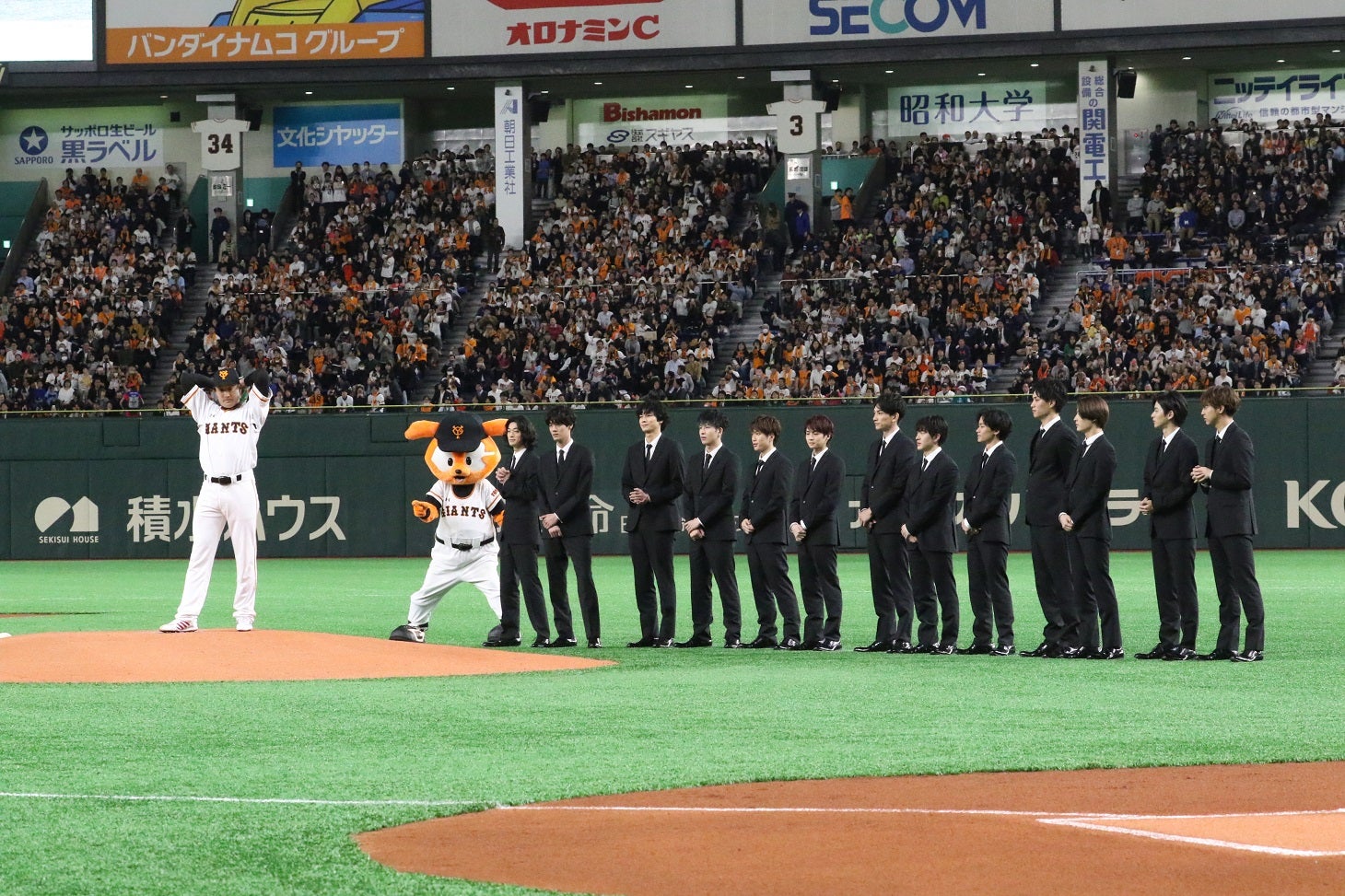 関口メンディーが始球式に登場（C）2019「PRINCE OF LEGEND」製作委員会