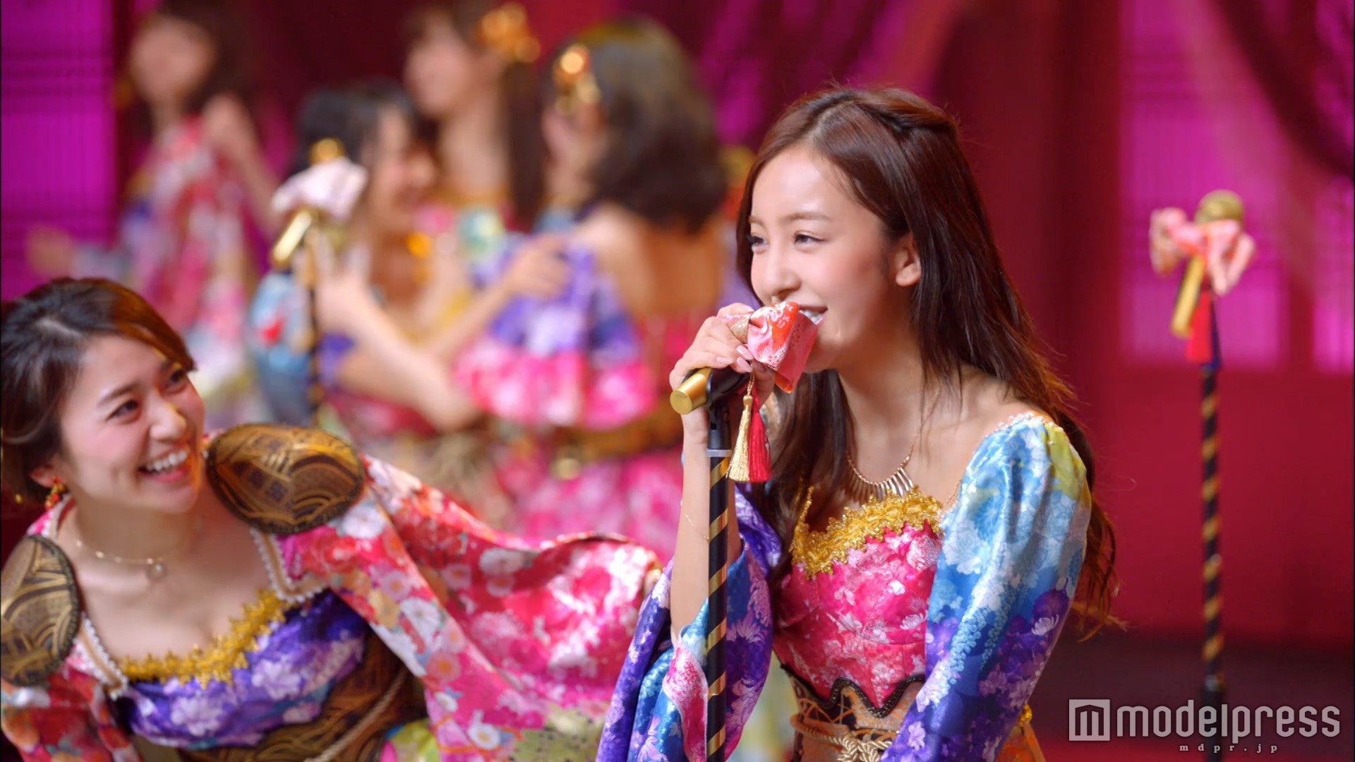 AKB48「君はメロディー」MVより（C）AKS／キングレコード