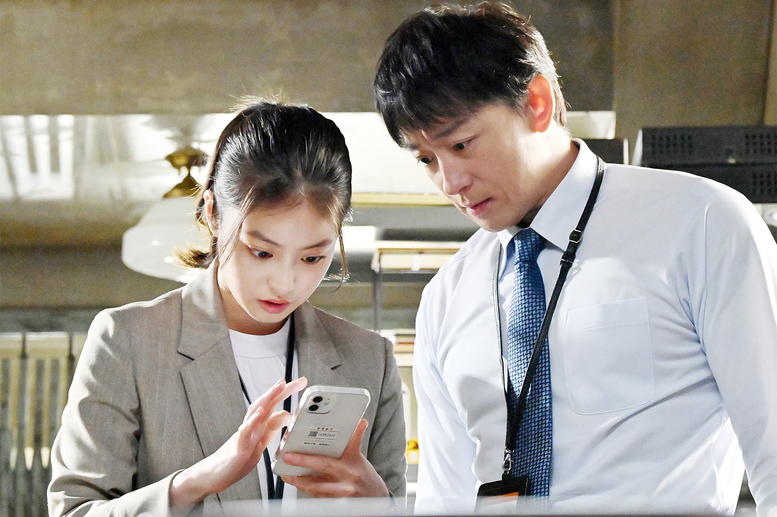 今田美桜、山本耕史「花咲舞が黙ってない」第6話より（C）日本テレビ