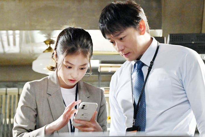 今田美桜、山本耕史「花咲舞が黙ってない」第6話より(C)日本テレビ