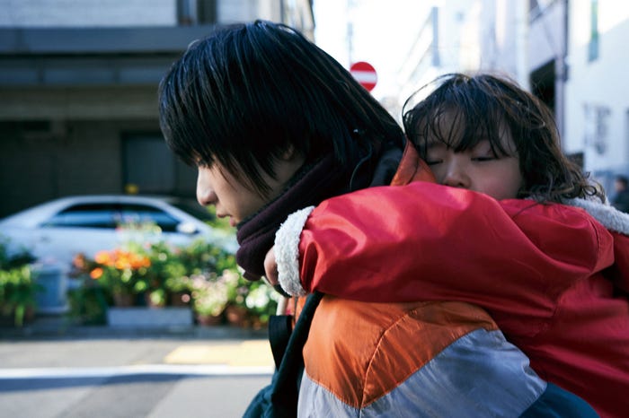 奥平大兼(C)2020「MOTHER」製作委員会