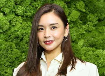 滝沢眞規子、長瀬智也と仲良し2S「＃ほぼ家族」夫はファッションデザイナー