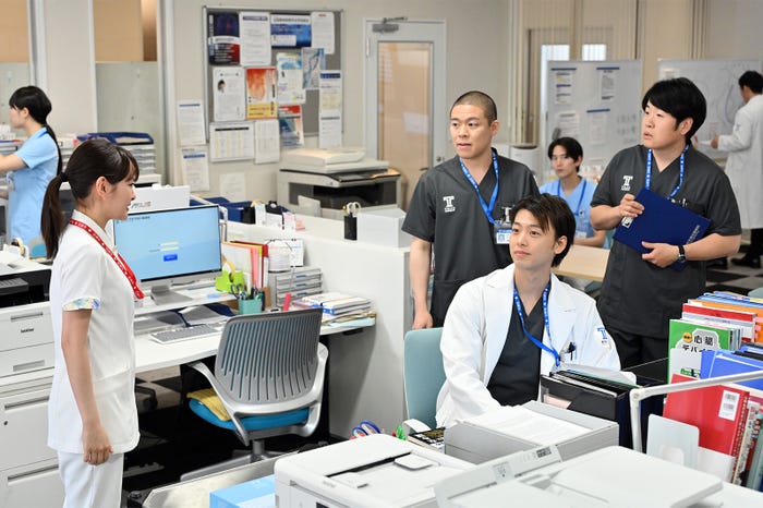 葵わかな、松川尚瑠輝、竹内涼真、森田甘路「ブラックペアン シーズン2」第2話より(C)TBS