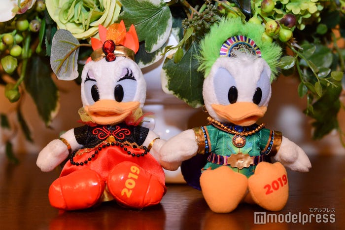 ぬいぐるみバッジ各1,700円(C)モデルプレス(C)Disney