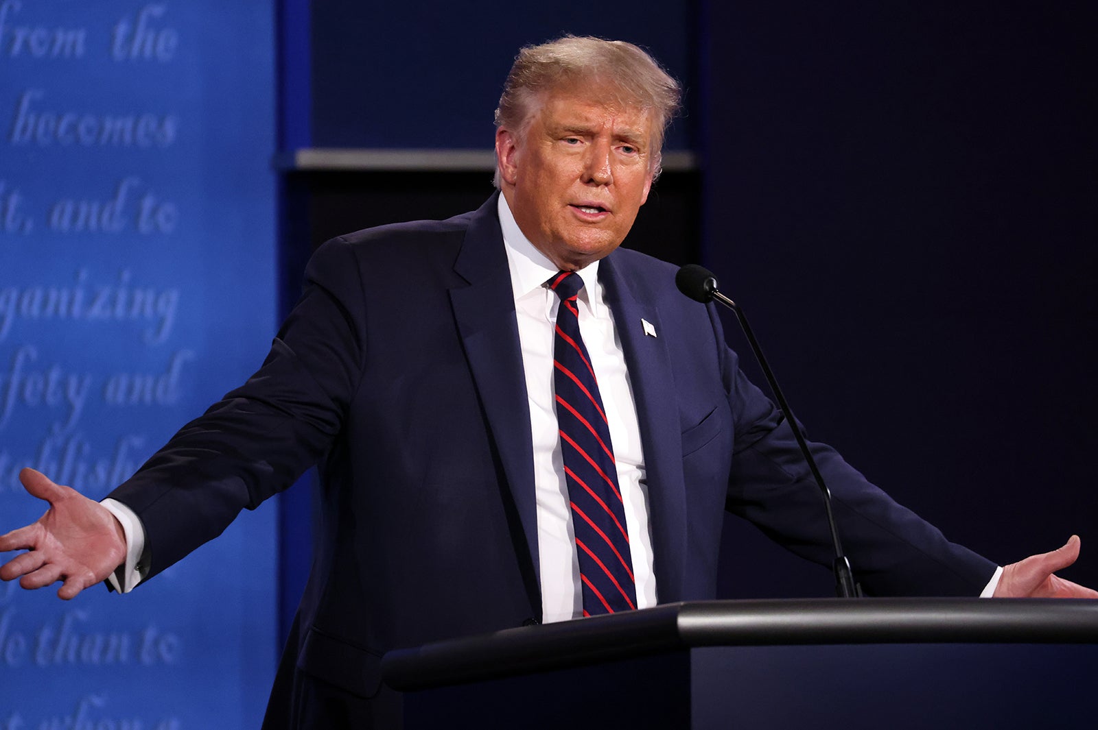 米トランプ大統領、新型コロナウイルスに感染