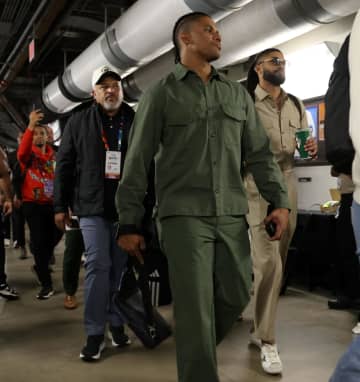 ドミニカ代表の“帰宅風景”が異様 球場の通路に大音量で鳴り響くラテンミュージック タティス＆マチャドらが陽気に帰路へ