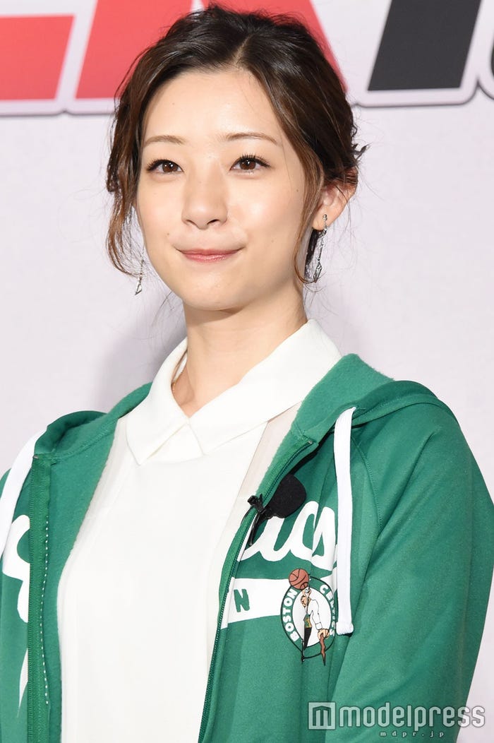 足立梨花 ぱっつん前髪のボブヘア 制服姿が可愛い 似合ってる の声 モデルプレス 足立梨花 ぱっつん前髪のボブヘア 制服姿が可愛い 似合ってる の声 モデルプレス
