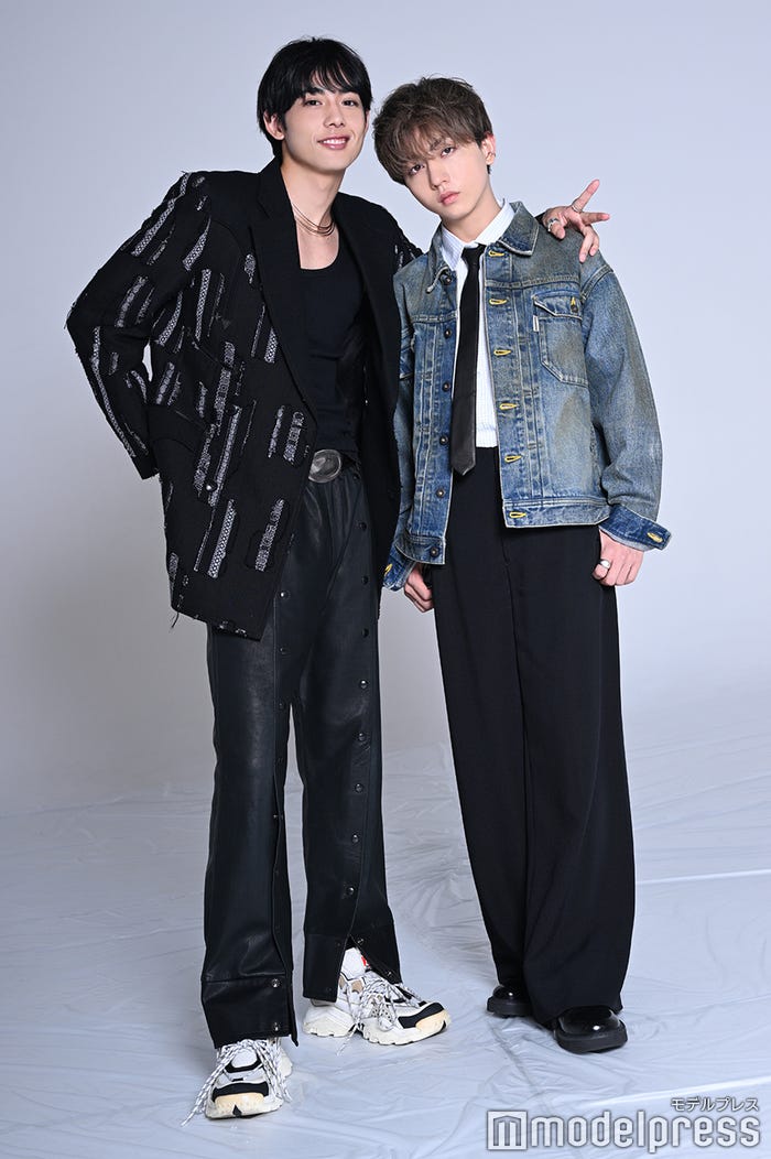 藤林泰也、長野凌大(C)モデルプレス/<長野凌大>ヘアメイク:カスヤユウスケ(ADDICT_CASE)スタイリスト:丸尾里奈/デニムジャケット ¥71,500 マインドシーカー(ジョワイユ 03-4361-4464)パンツ ¥55,000 オーバーコート(大丸製作所3)その他スタイリスト私物<藤林泰也>ヘアメイク:泉脇崇(Lomalia)スタイリス:小田優士/Karaln、SHINGO KUZUNO/Sian PR(03-6662-5525)