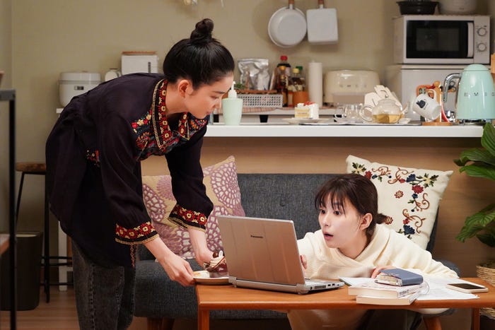 福地桃子、芳根京子/「それってパクリじゃないですか?」第3話より(C)日本テレビ