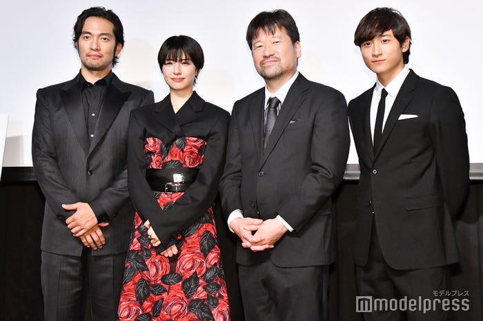 (左から)阿部進之介、佐久間由衣、佐藤二朗、小関裕太 (C)モデルプレス